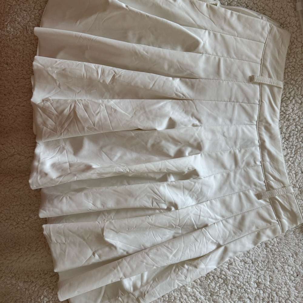 Elegant White Pleated Skirt